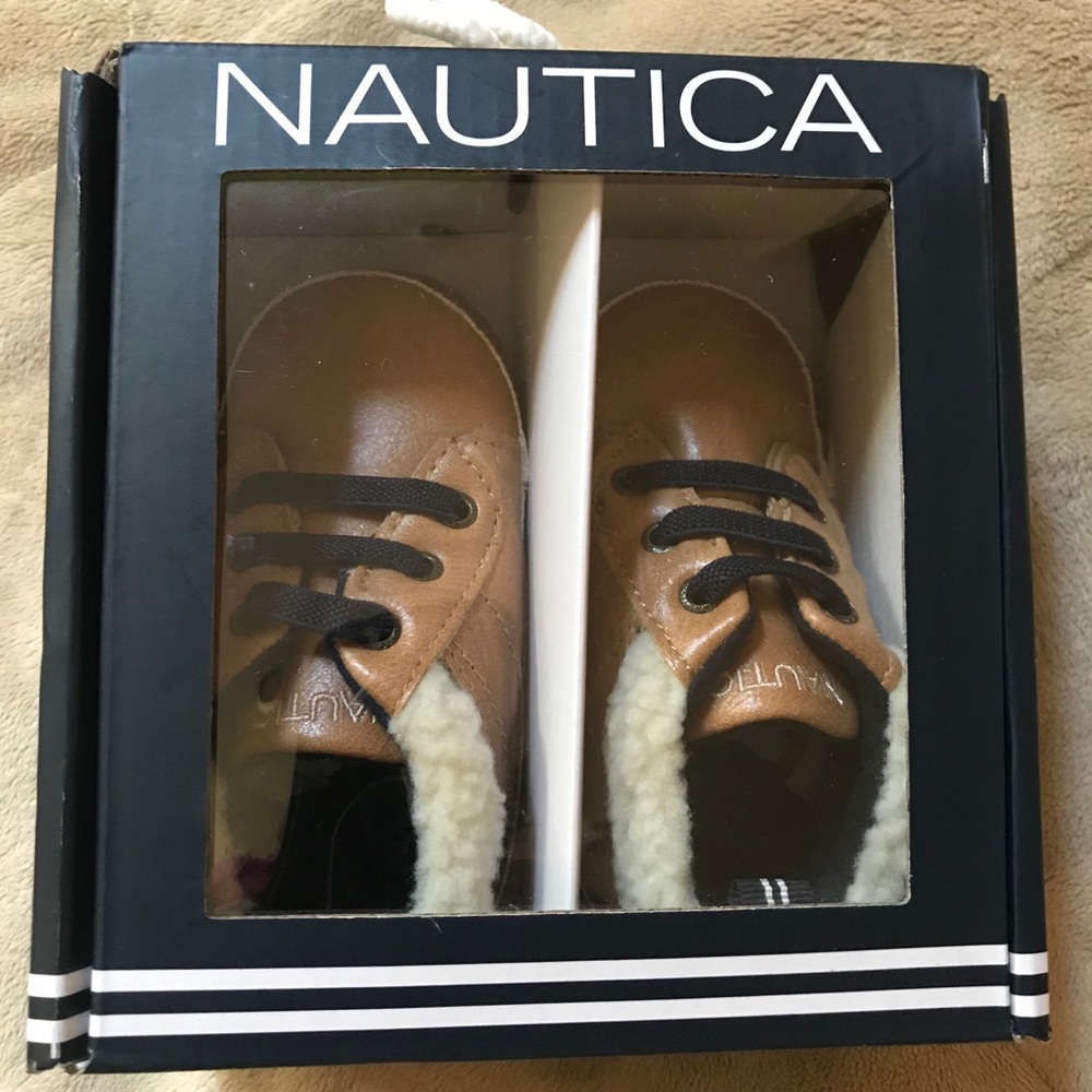 Nautica tiny boot crib shoe size 4 ( 9-12 months)